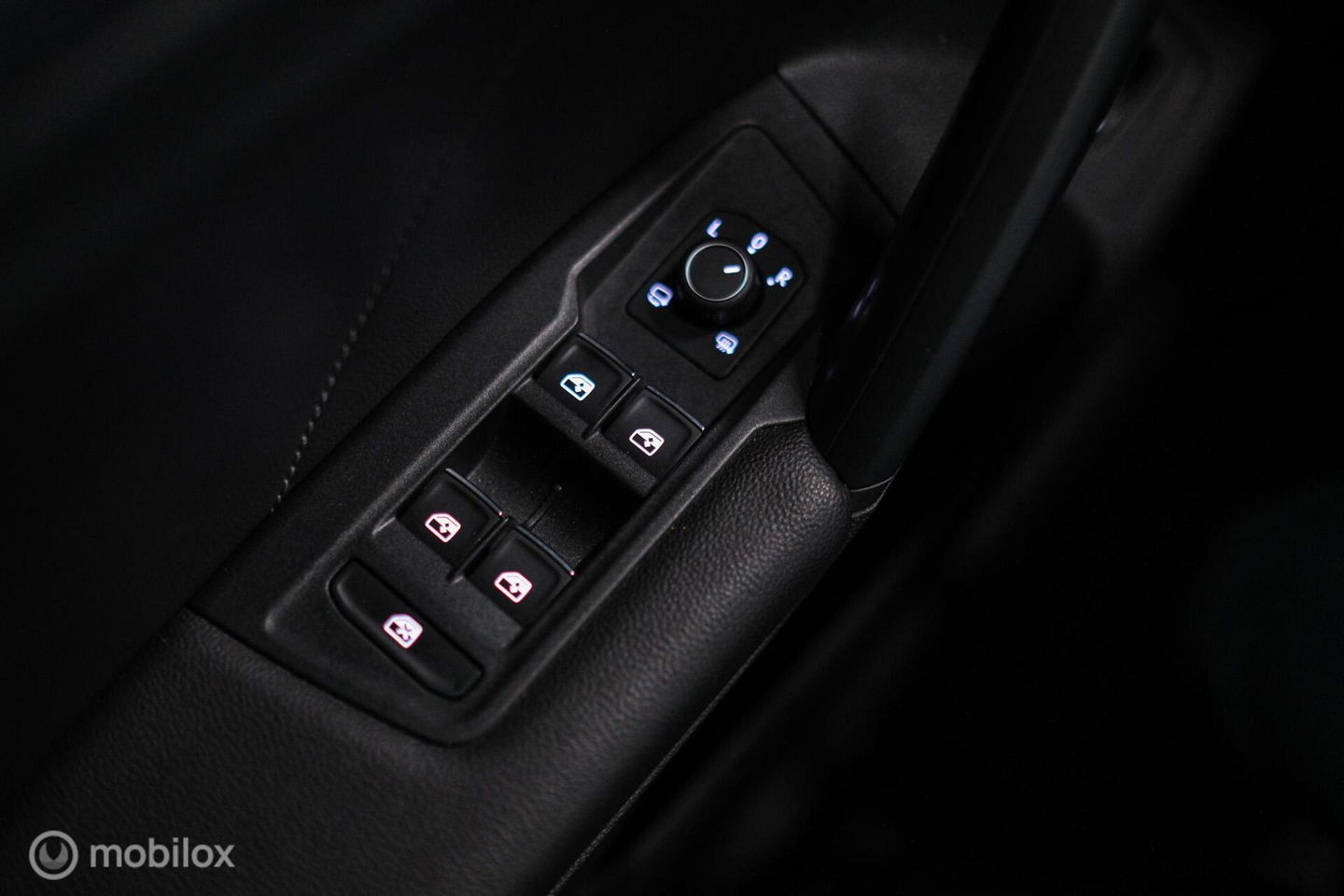 Volkswagen Tiguan 2.0 TSI 4Motion Highline Business R 230 pk | HUD | Panorama | Virtual cockpit | Trekhaak | Camera | Sportstoelen | Stoelverwarmi