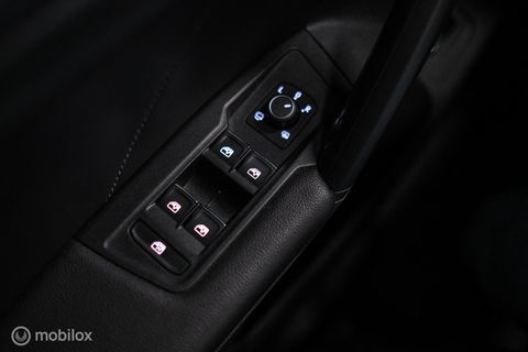 Volkswagen Tiguan 2.0 TSI 4Motion Highline Business R 230 pk | HUD | Panorama | Virtual cockpit | Trekhaak | Camera | Sportstoelen | Stoelverwarmi
