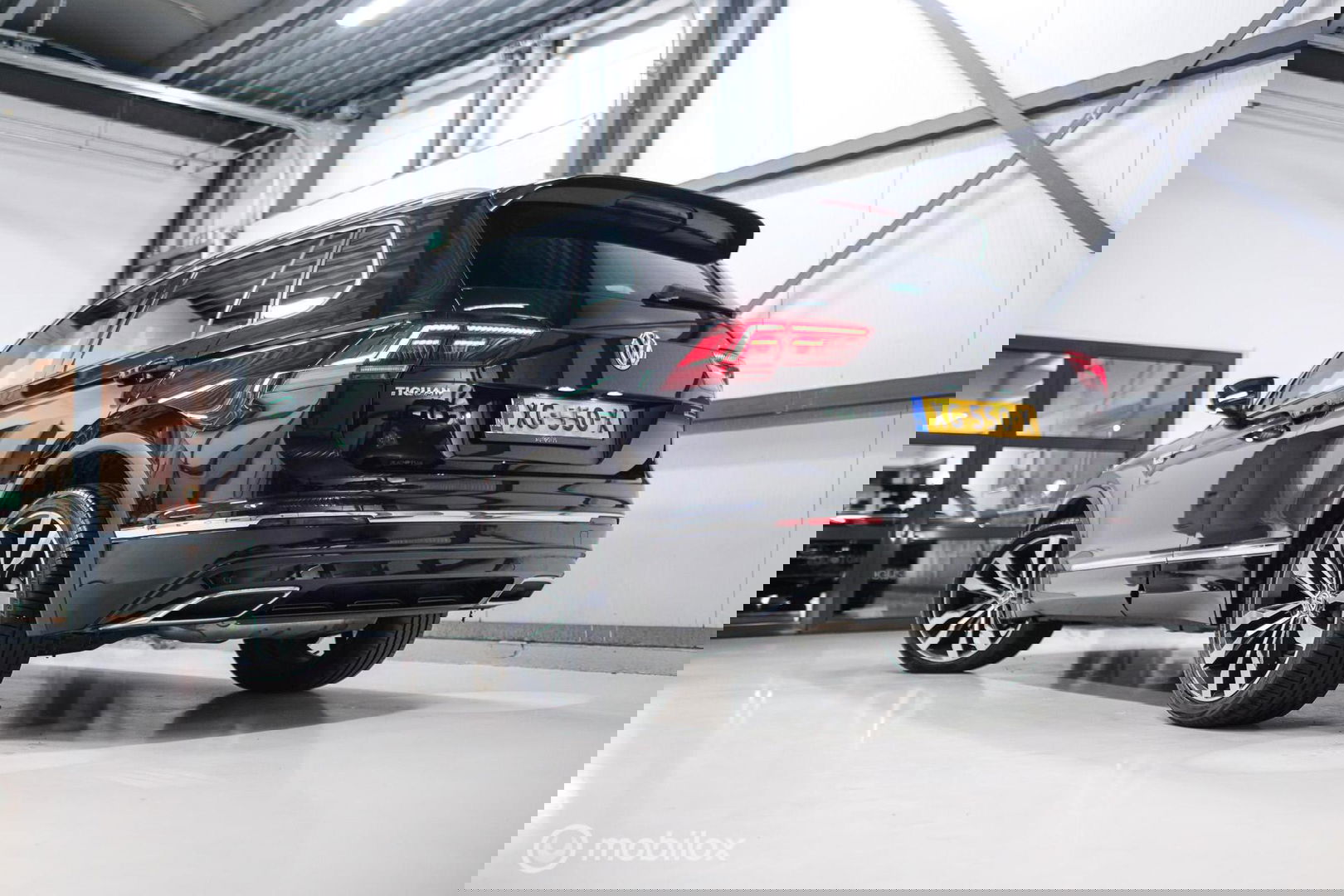 Volkswagen Tiguan 2.0 TSI 4Motion Highline Business R 230 pk | HUD | Panorama | Virtual cockpit | Trekhaak | Camera | Sportstoelen | Stoelverwarmi