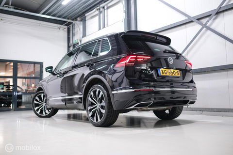 Volkswagen Tiguan 2.0 TSI 4Motion Highline Business R 230 pk | HUD | Panorama | Virtual cockpit | Trekhaak | Camera | Sportstoelen | Stoelverwarmi