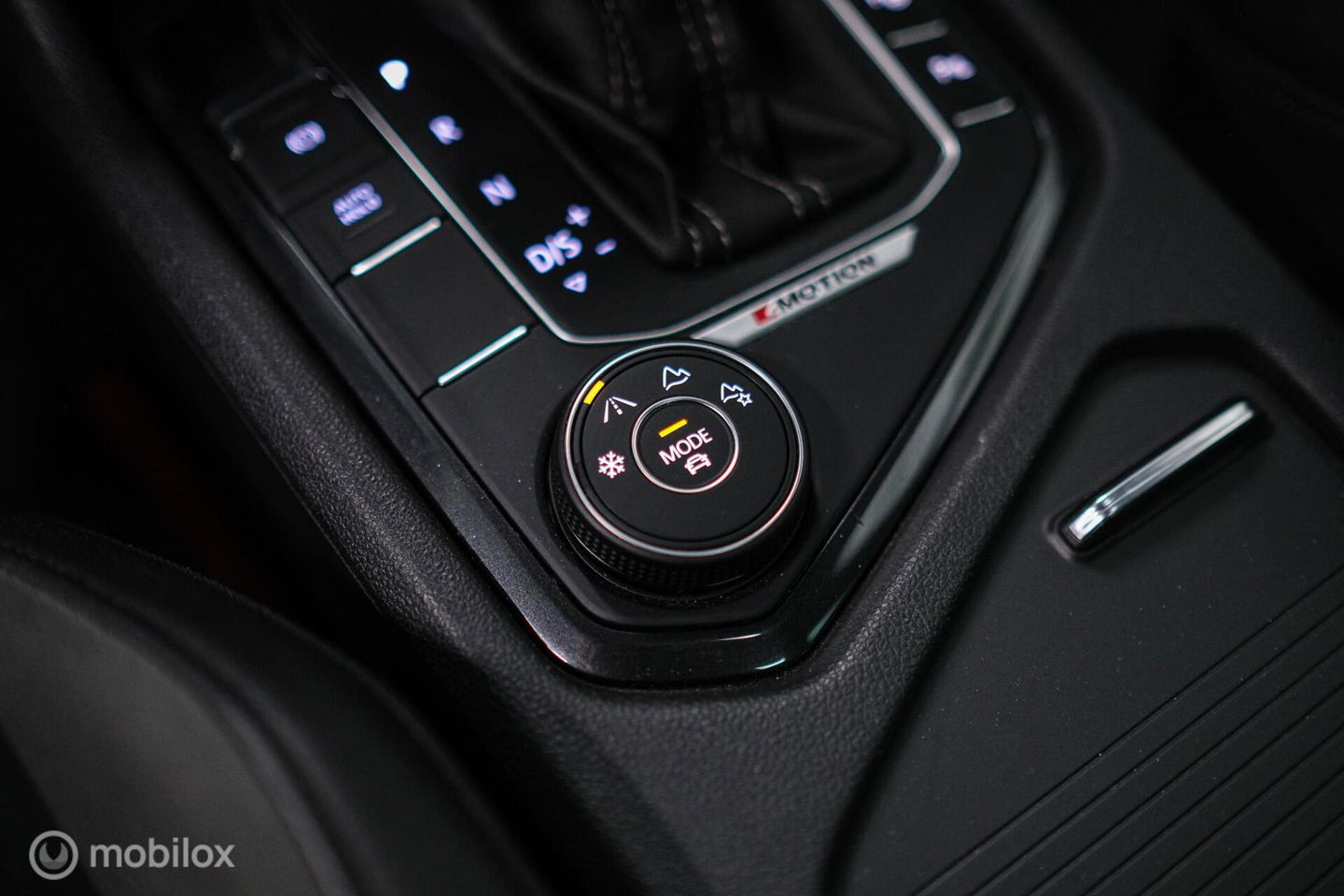 Volkswagen Tiguan 2.0 TSI 4Motion Highline Business R 230 pk | HUD | Panorama | Virtual cockpit | Trekhaak | Camera | Sportstoelen | Stoelverwarmi