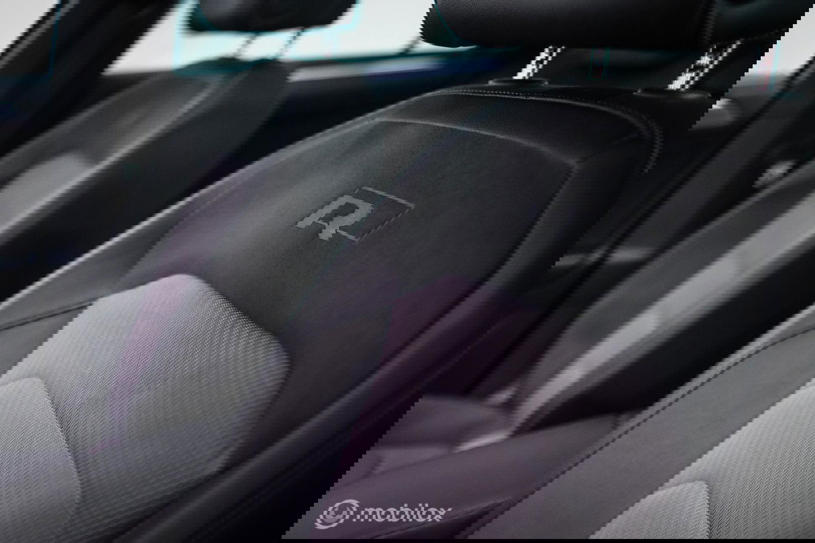 Volkswagen Tiguan 2.0 TSI 4Motion Highline Business R 230 pk | HUD | Panorama | Virtual cockpit | Trekhaak | Camera | Sportstoelen | Stoelverwarmi