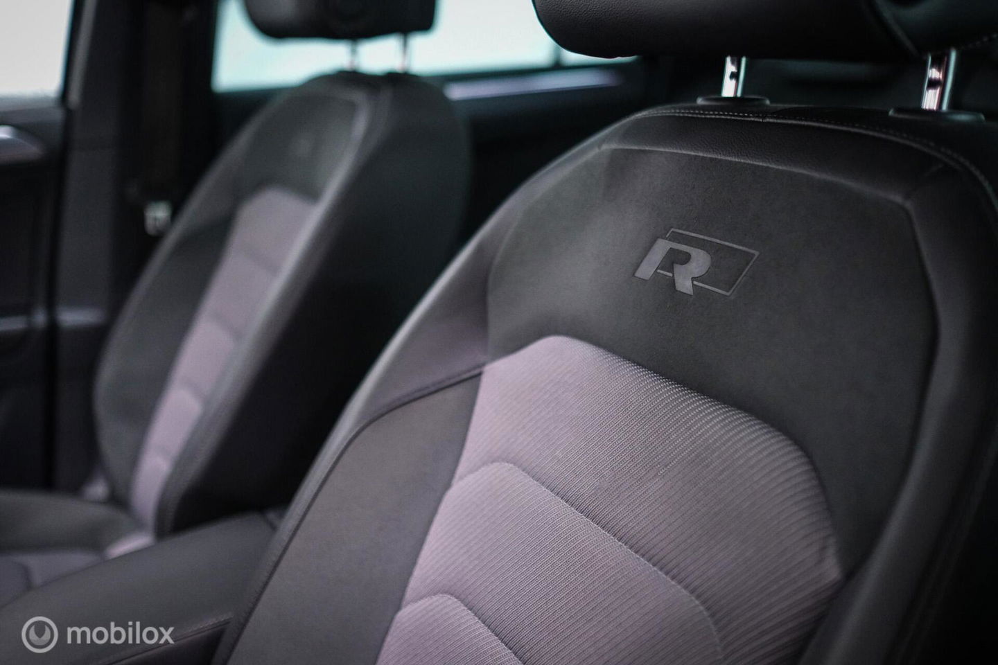 Volkswagen Tiguan 2.0 TSI 4Motion Highline Business R 230 pk | HUD | Panorama | Virtual cockpit | Trekhaak | Camera | Sportstoelen | Stoelverwarmi