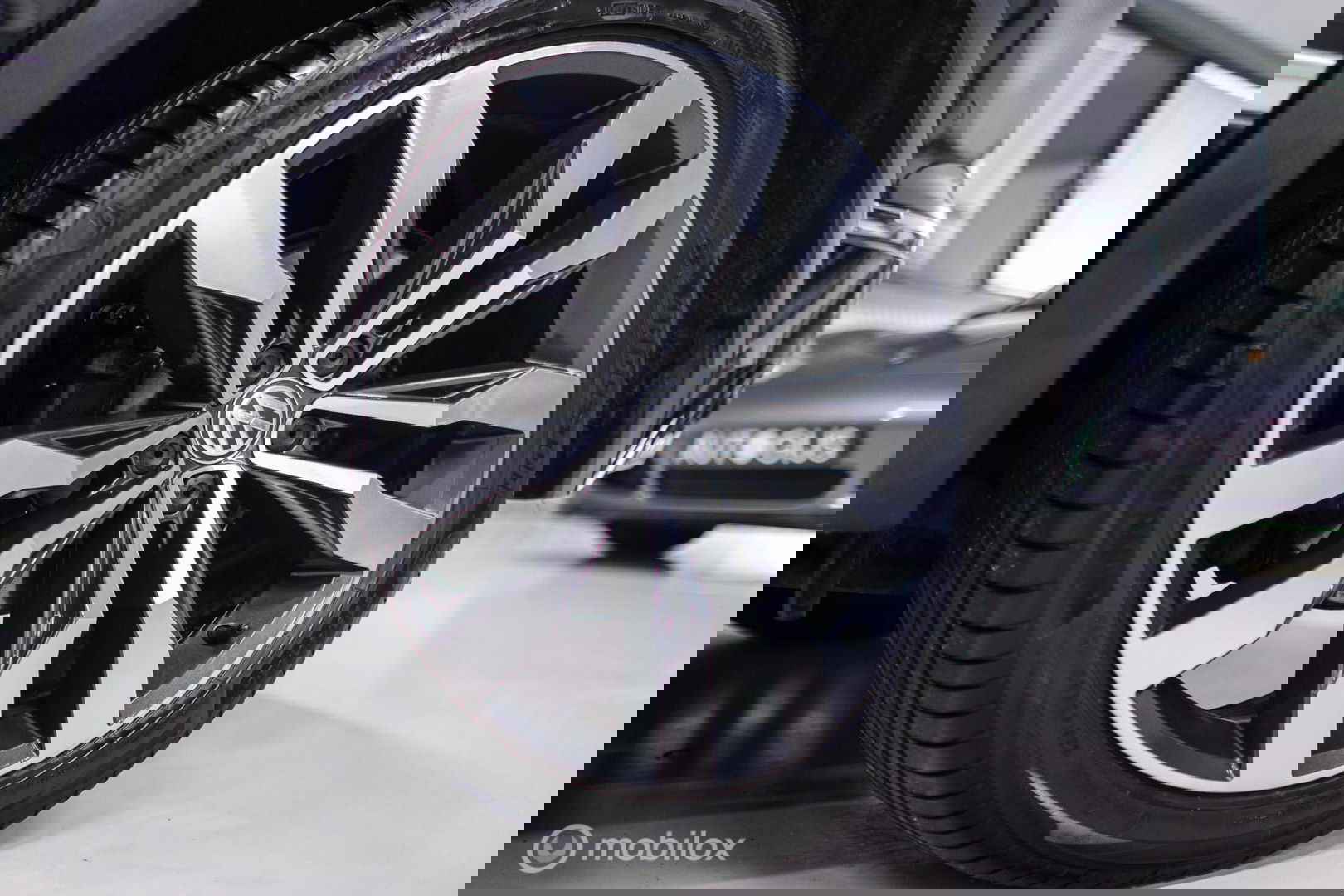 Volkswagen Tiguan 2.0 TSI 4Motion Highline Business R 230 pk | HUD | Panorama | Virtual cockpit | Trekhaak | Camera | Sportstoelen | Stoelverwarmi