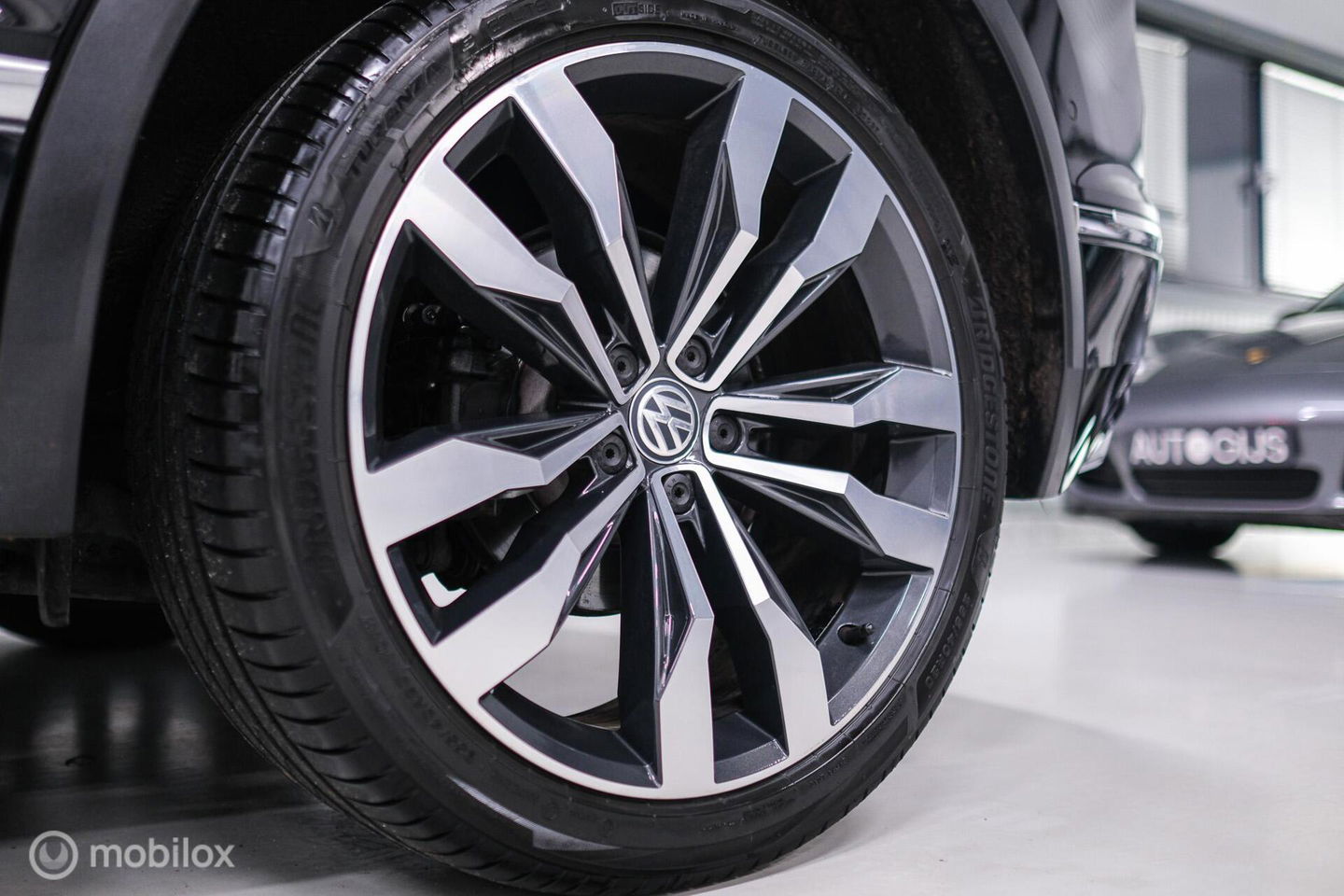 Volkswagen Tiguan 2.0 TSI 4Motion Highline Business R 230 pk | HUD | Panorama | Virtual cockpit | Trekhaak | Camera | Sportstoelen | Stoelverwarmi