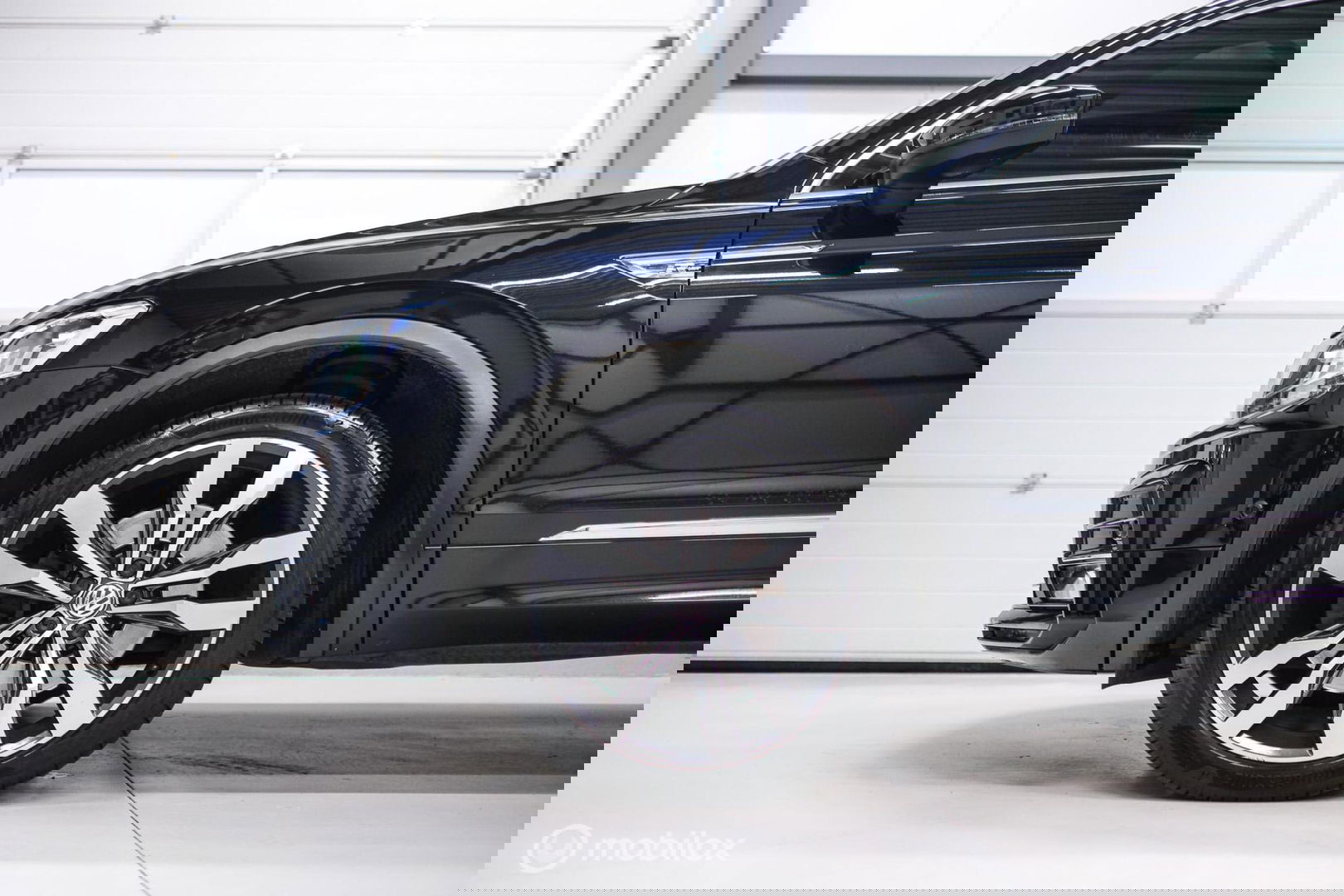 Volkswagen Tiguan 2.0 TSI 4Motion Highline Business R 230 pk | HUD | Panorama | Virtual cockpit | Trekhaak | Camera | Sportstoelen | Stoelverwarmi