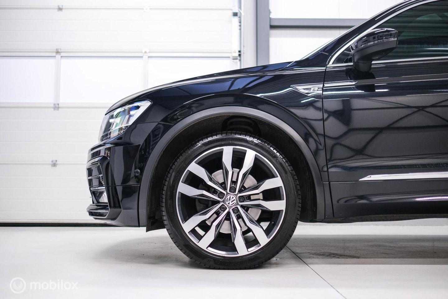 Volkswagen Tiguan 2.0 TSI 4Motion Highline Business R 230 pk | HUD | Panorama | Virtual cockpit | Trekhaak | Camera | Sportstoelen | Stoelverwarmi