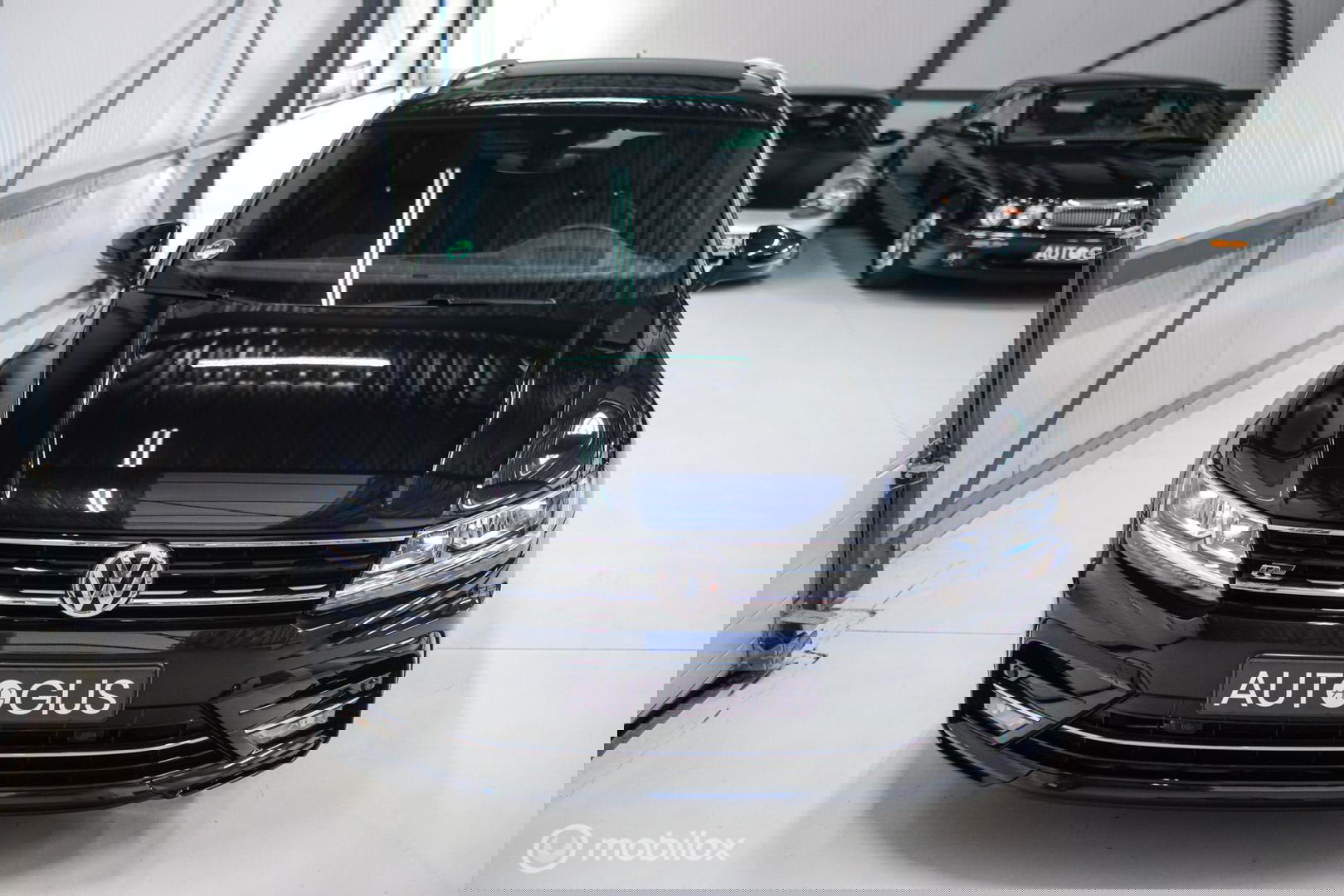 Volkswagen Tiguan 2.0 TSI 4Motion Highline Business R 230 pk | HUD | Panorama | Virtual cockpit | Trekhaak | Camera | Sportstoelen | Stoelverwarmi