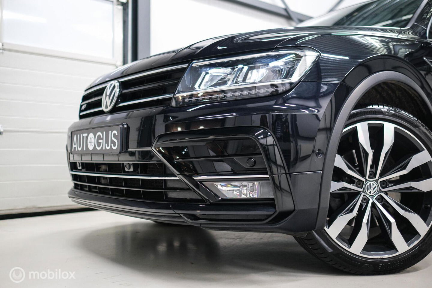 Volkswagen Tiguan 2.0 TSI 4Motion Highline Business R 230 pk | HUD | Panorama | Virtual cockpit | Trekhaak | Camera | Sportstoelen | Stoelverwarmi