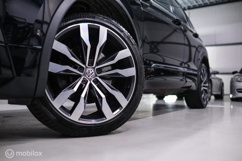 Volkswagen Tiguan 2.0 TSI 4Motion Highline Business R 230 pk | HUD | Panorama | Virtual cockpit | Trekhaak | Camera | Sportstoelen | Stoelverwarmi