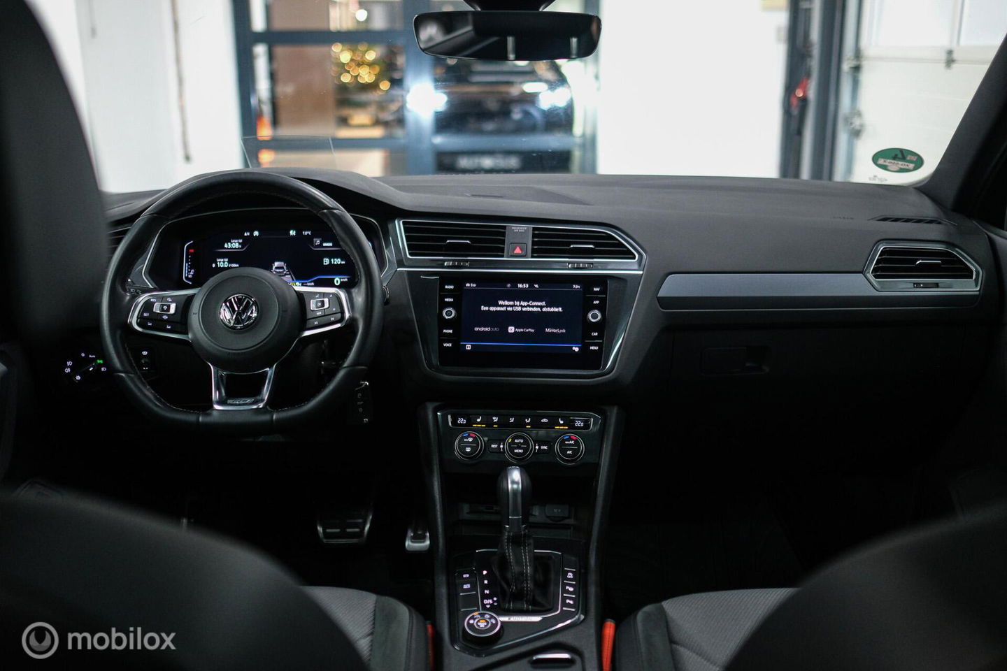 Volkswagen Tiguan 2.0 TSI 4Motion Highline Business R 230 pk | HUD | Panorama | Virtual cockpit | Trekhaak | Camera | Sportstoelen | Stoelverwarmi