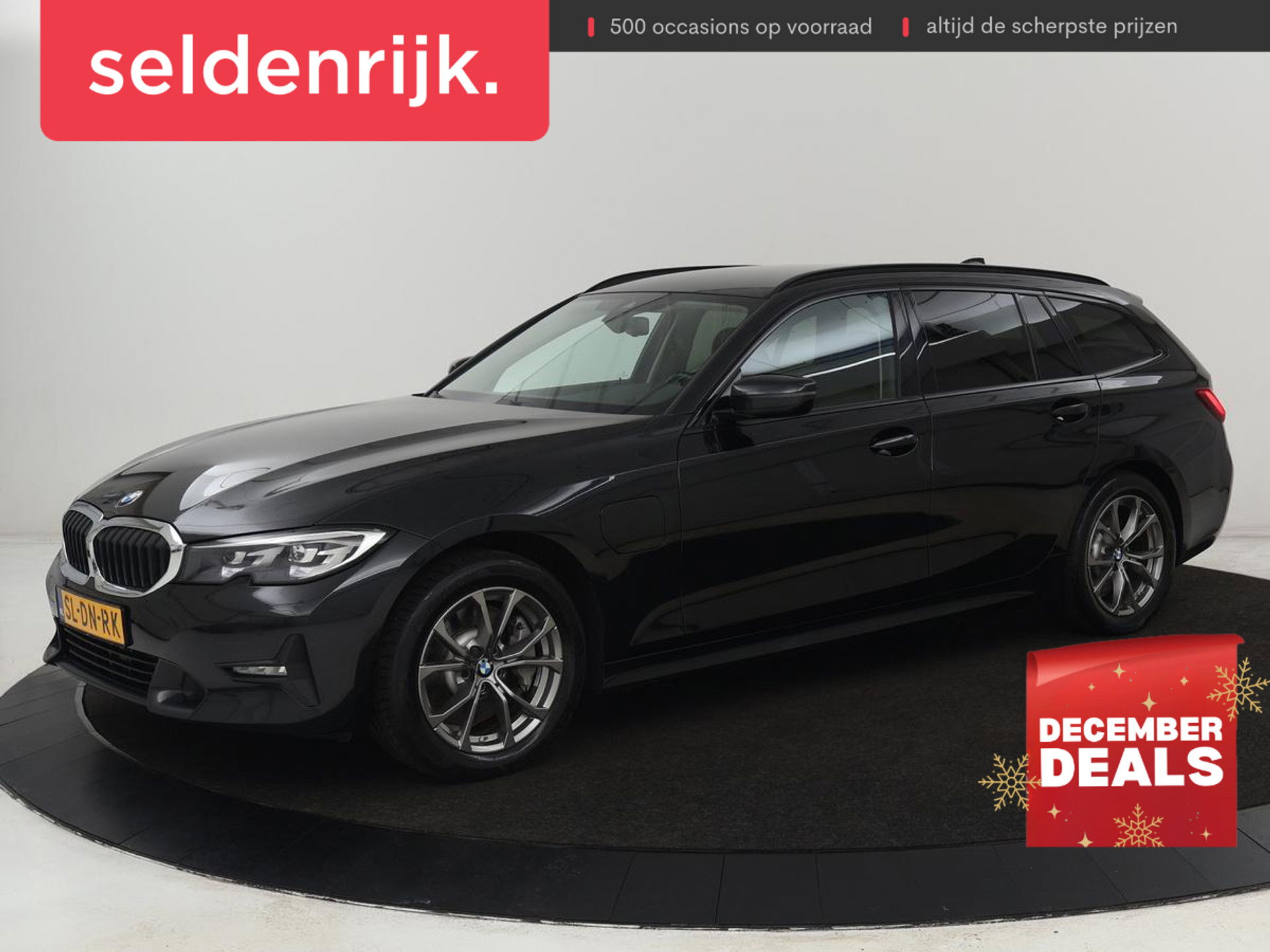 BMW 3 Serie Touring 330e | Trekhaak | Half Leder | Stoel & Stuurverwarming | Sfeerverlichting | Carplay | Sportstoelen | Navigatie | Cruise Control | Parkeerhulp | Live Cockpit | PHEV | Plug In
