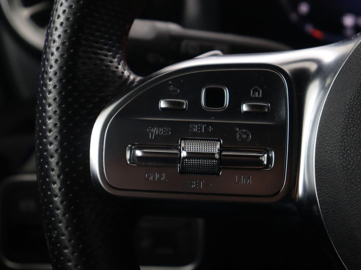 Mercedes-Benz A-Klasse 250e AMG Limited | Carplay | Stoelverwarming | Camera | Leder/Alcantara | Sfeerverlichting | Navigatie | Park Assist | Full LED | DAB | Widescreen | Climate control | PHEV | Plug In