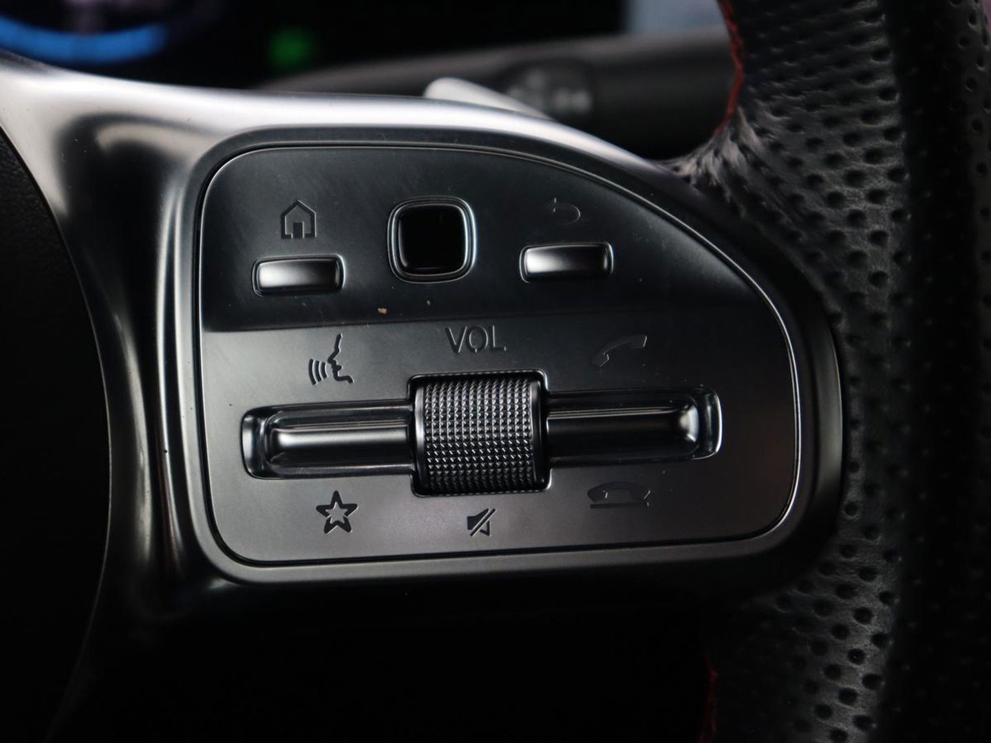 Mercedes-Benz A-Klasse 250e AMG Limited | Carplay | Stoelverwarming | Camera | Leder/Alcantara | Sfeerverlichting | Navigatie | Park Assist | Full LED | DAB | Widescreen | Climate control | PHEV | Plug In