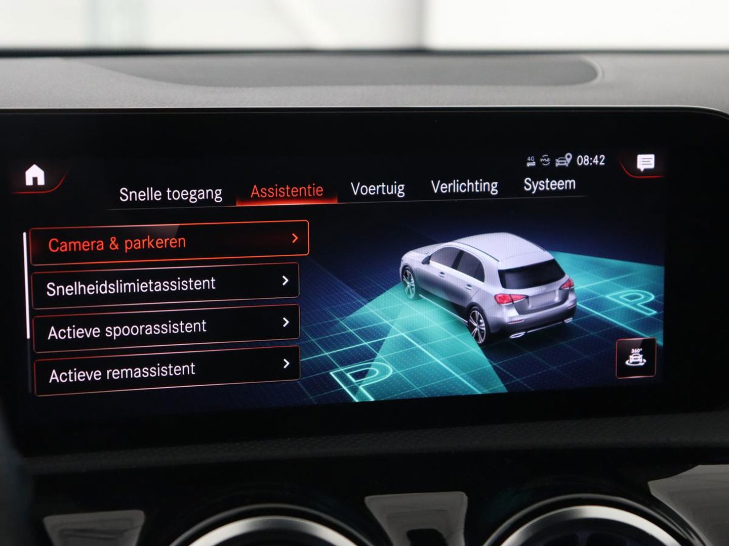 Mercedes-Benz A-Klasse 250e AMG Limited | Carplay | Stoelverwarming | Camera | Leder/Alcantara | Sfeerverlichting | Navigatie | Park Assist | Full LED | DAB | Widescreen | Climate control | PHEV | Plug In