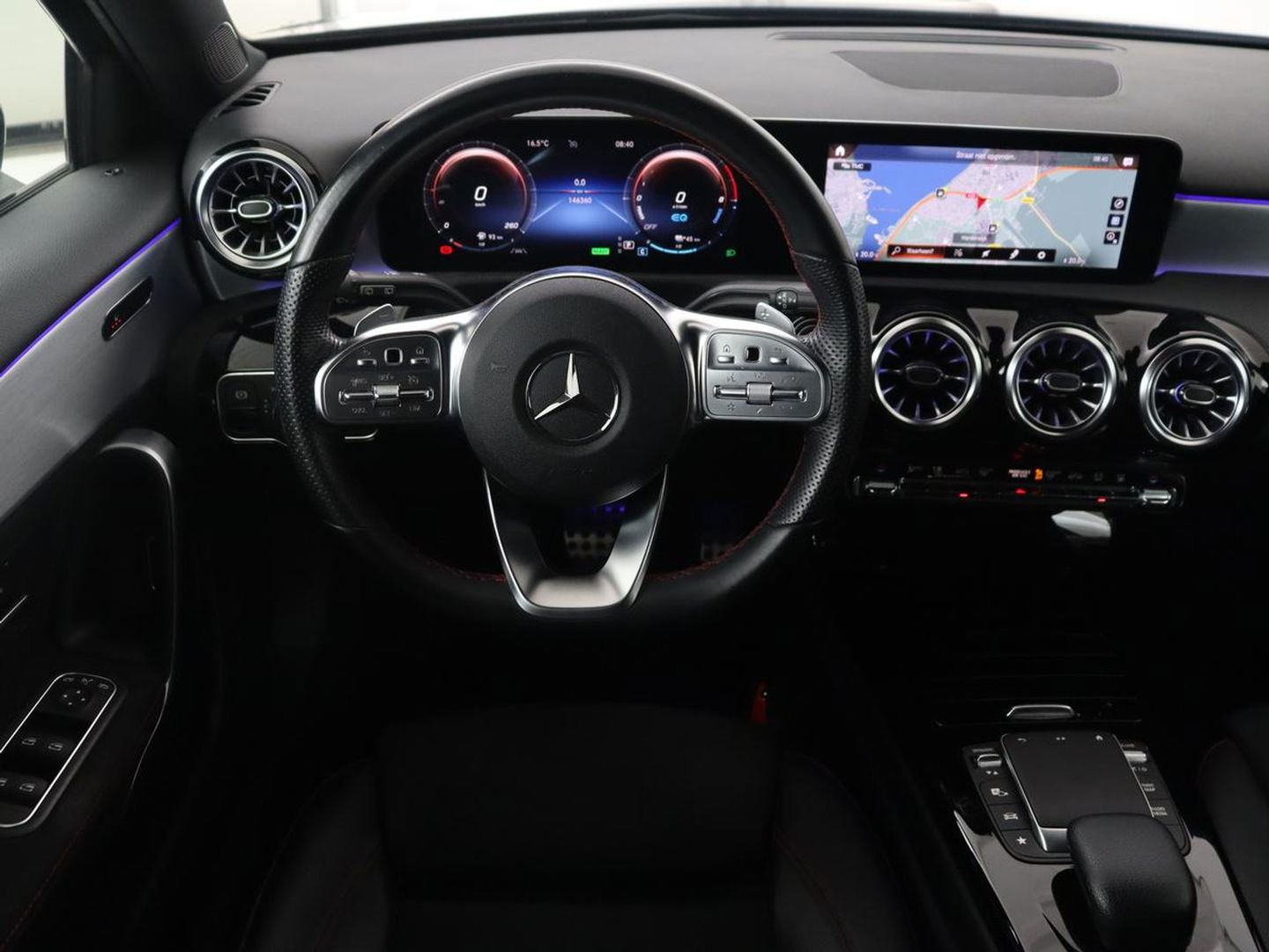 Mercedes-Benz A-Klasse 250e AMG Limited | Carplay | Stoelverwarming | Camera | Leder/Alcantara | Sfeerverlichting | Navigatie | Park Assist | Full LED | DAB | Widescreen | Climate control | PHEV | Plug In