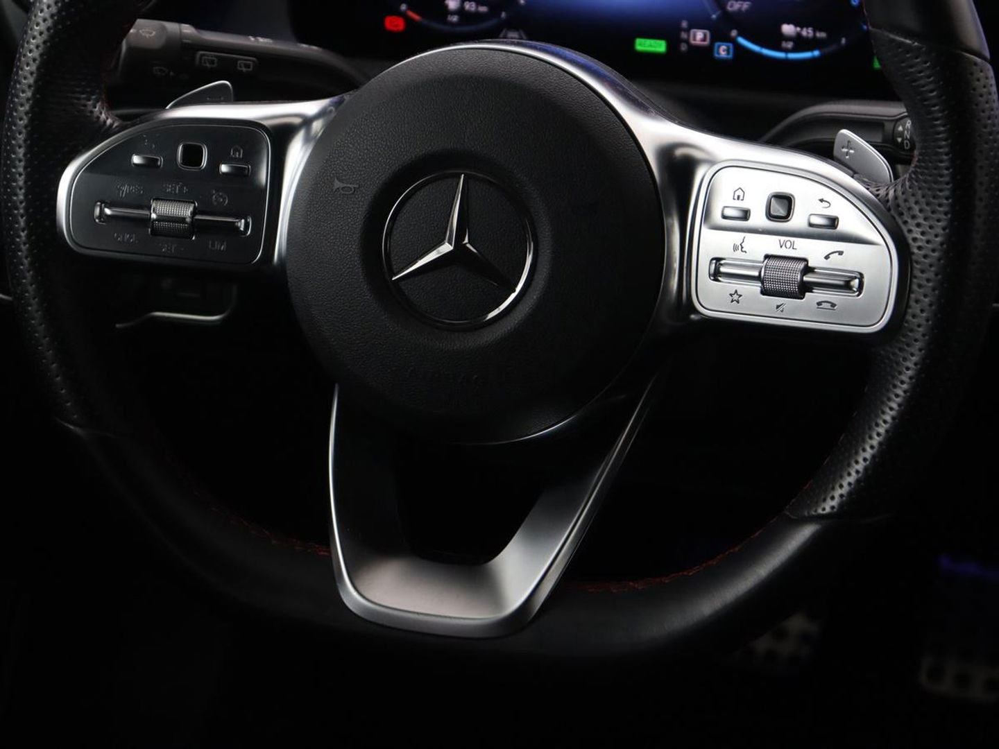 Mercedes-Benz A-Klasse 250e AMG Limited | Carplay | Stoelverwarming | Camera | Leder/Alcantara | Sfeerverlichting | Navigatie | Park Assist | Full LED | DAB | Widescreen | Climate control | PHEV | Plug In