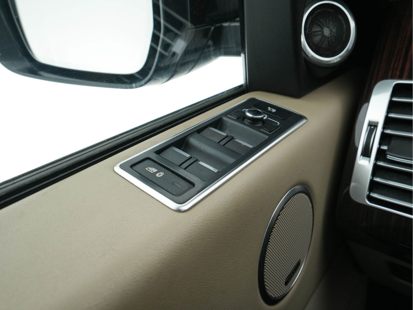 Land Rover Range Rover 4.4 SDV8 Vogue AWD Aut. *PANO | DIGI-COCKPIT | MERIDIAN-AUDIO | SURROUND-VIEW | MEMORY-PACK |  KEYLESS | OXFORD-FULL-LEATHER | BI-XENON | NAVI-FULLMAP | ECC | PDC | CRUISE | COMFORT-SEATS | 21"ALU*