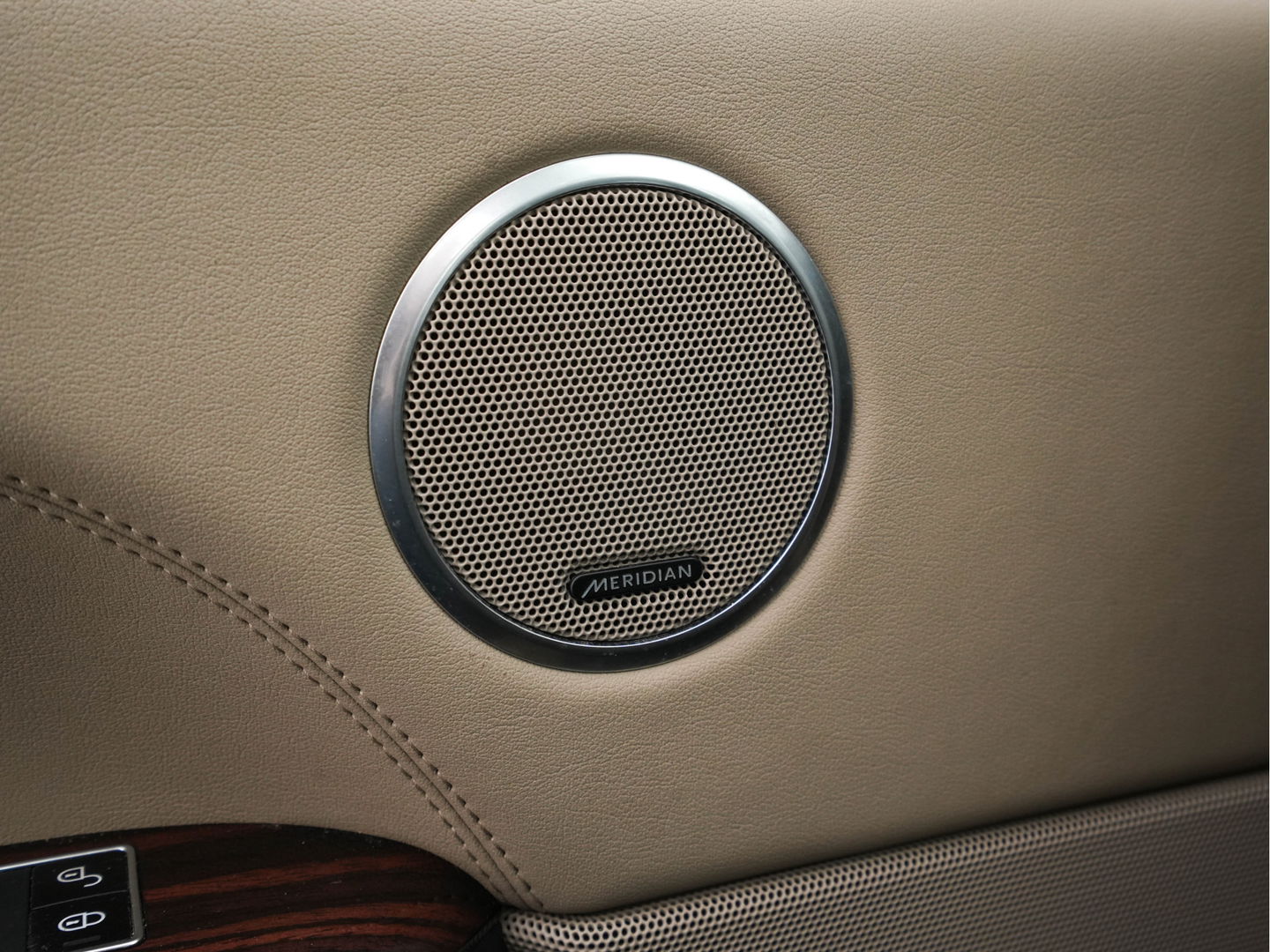 Land Rover Range Rover 4.4 SDV8 Vogue AWD Aut. *PANO | DIGI-COCKPIT | MERIDIAN-AUDIO | SURROUND-VIEW | MEMORY-PACK |  KEYLESS | OXFORD-FULL-LEATHER | BI-XENON | NAVI-FULLMAP | ECC | PDC | CRUISE | COMFORT-SEATS | 21"ALU*