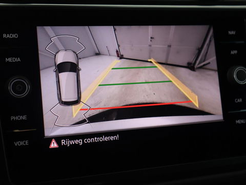 Volkswagen Tiguan 1.4 TSI eHybrid R Line | Matrix LED | Camera | Carplay | Adaptive cruise | 19'' | Navigatie | Park Assist | Virtual Cockpit | Climate control | DAB | Getint glas