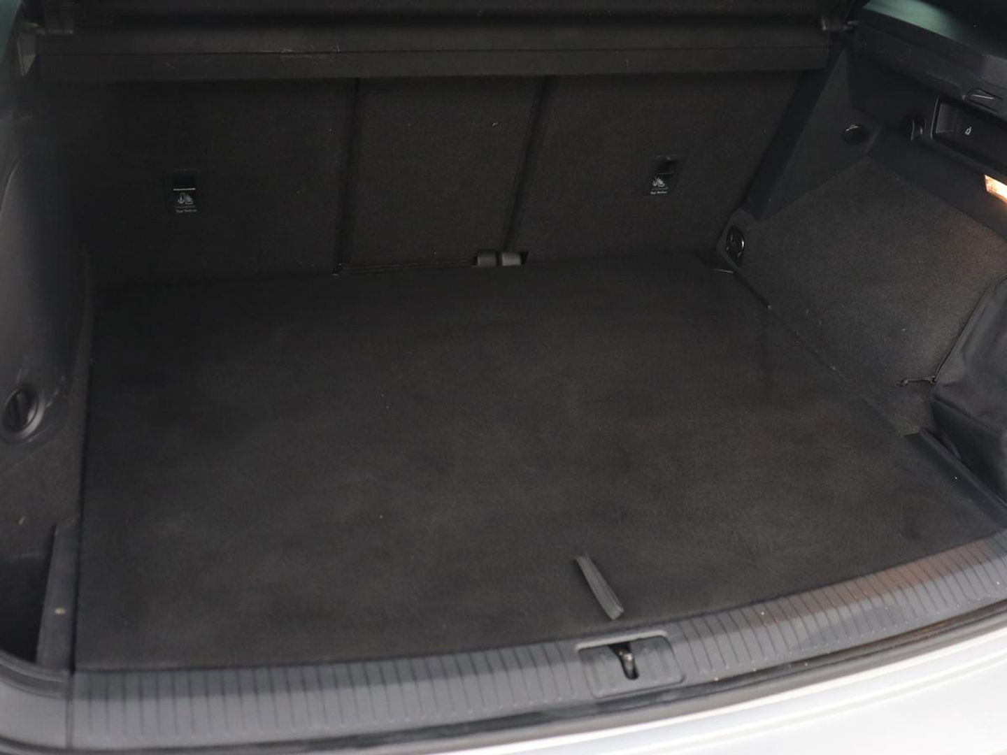 Volkswagen Tiguan 1.4 TSI eHybrid R Line | Matrix LED | Camera | Carplay | Adaptive cruise | 19'' | Navigatie | Park Assist | Virtual Cockpit | Climate control | DAB | Getint glas