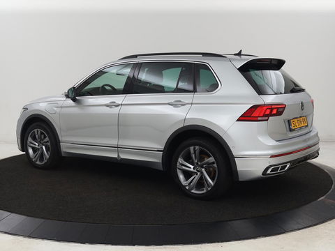 Volkswagen Tiguan 1.4 TSI eHybrid R Line | Matrix LED | Camera | Carplay | Adaptive cruise | 19'' | Navigatie | Park Assist | Virtual Cockpit | Climate control | DAB | Getint glas