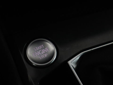 Volkswagen Tiguan 1.4 TSI eHybrid R Line | Matrix LED | Camera | Carplay | Adaptive cruise | 19'' | Navigatie | Park Assist | Virtual Cockpit | Climate control | DAB | Getint glas