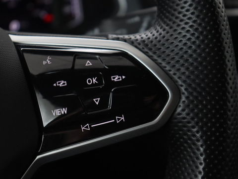 Volkswagen Tiguan 1.4 TSI eHybrid R Line | Matrix LED | Camera | Carplay | Adaptive cruise | 19'' | Navigatie | Park Assist | Virtual Cockpit | Climate control | DAB | Getint glas