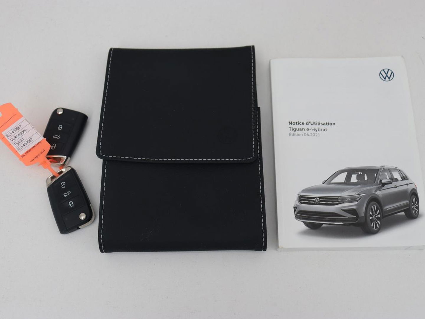 Volkswagen Tiguan 1.4 TSI eHybrid R Line | Matrix LED | Camera | Carplay | Adaptive cruise | 19'' | Navigatie | Park Assist | Virtual Cockpit | Climate control | DAB | Getint glas