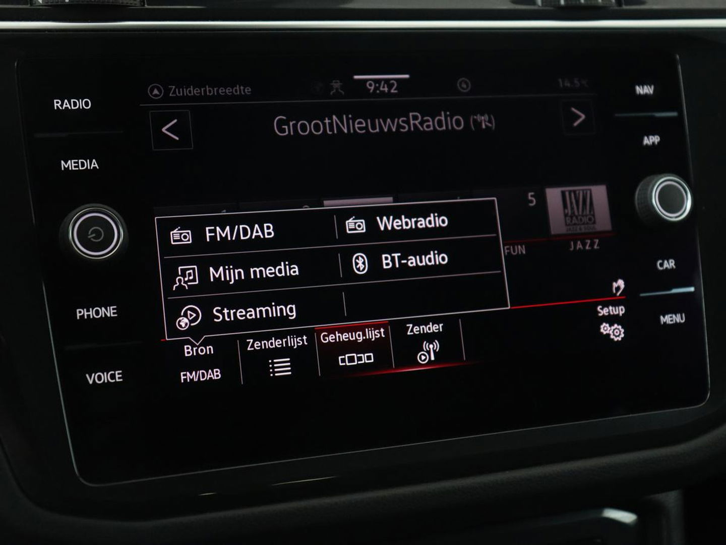 Volkswagen Tiguan 1.4 TSI eHybrid R Line | Matrix LED | Camera | Carplay | Adaptive cruise | 19'' | Navigatie | Park Assist | Virtual Cockpit | Climate control | DAB | Getint glas