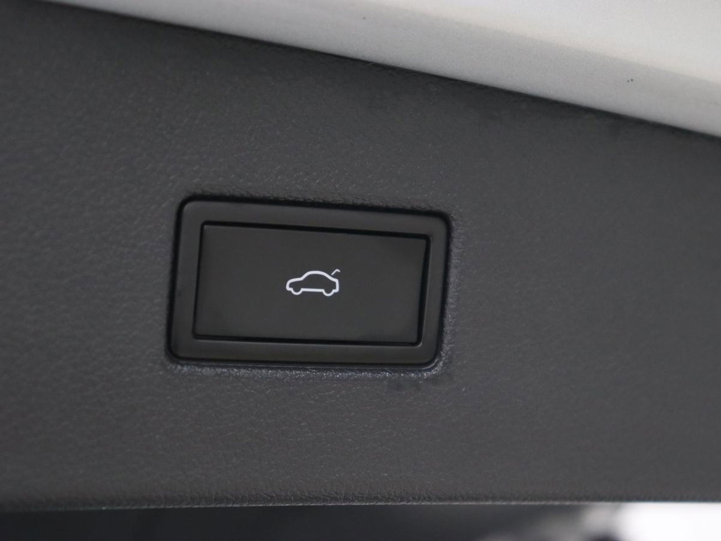 Volkswagen Tiguan 1.4 TSI eHybrid R Line | Matrix LED | Camera | Carplay | Adaptive cruise | 19'' | Navigatie | Park Assist | Virtual Cockpit | Climate control | DAB | Getint glas