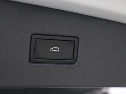 Volkswagen Tiguan 1.4 TSI eHybrid R Line | Matrix LED | Camera | Carplay | Adaptive cruise | 19'' | Navigatie | Park Assist | Virtual Cockpit | Climate control | DAB | Getint glas