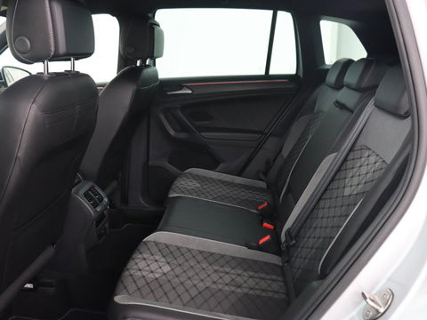 Volkswagen Tiguan 1.4 TSI eHybrid R Line | Matrix LED | Camera | Carplay | Adaptive cruise | 19'' | Navigatie | Park Assist | Virtual Cockpit | Climate control | DAB | Getint glas