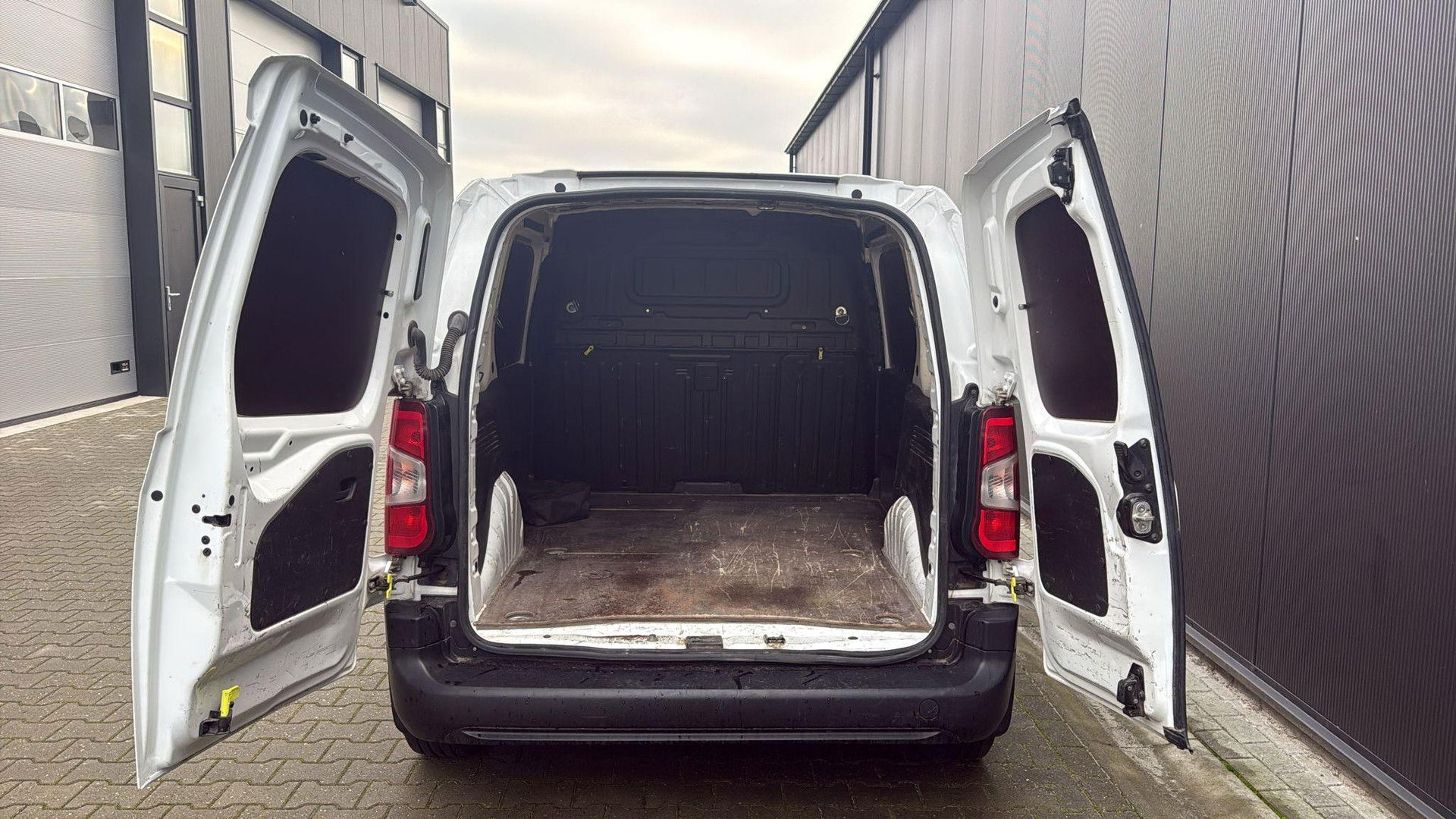 Peugeot Partner 1.2 Airco 3 Persoons Dealer onderhouden