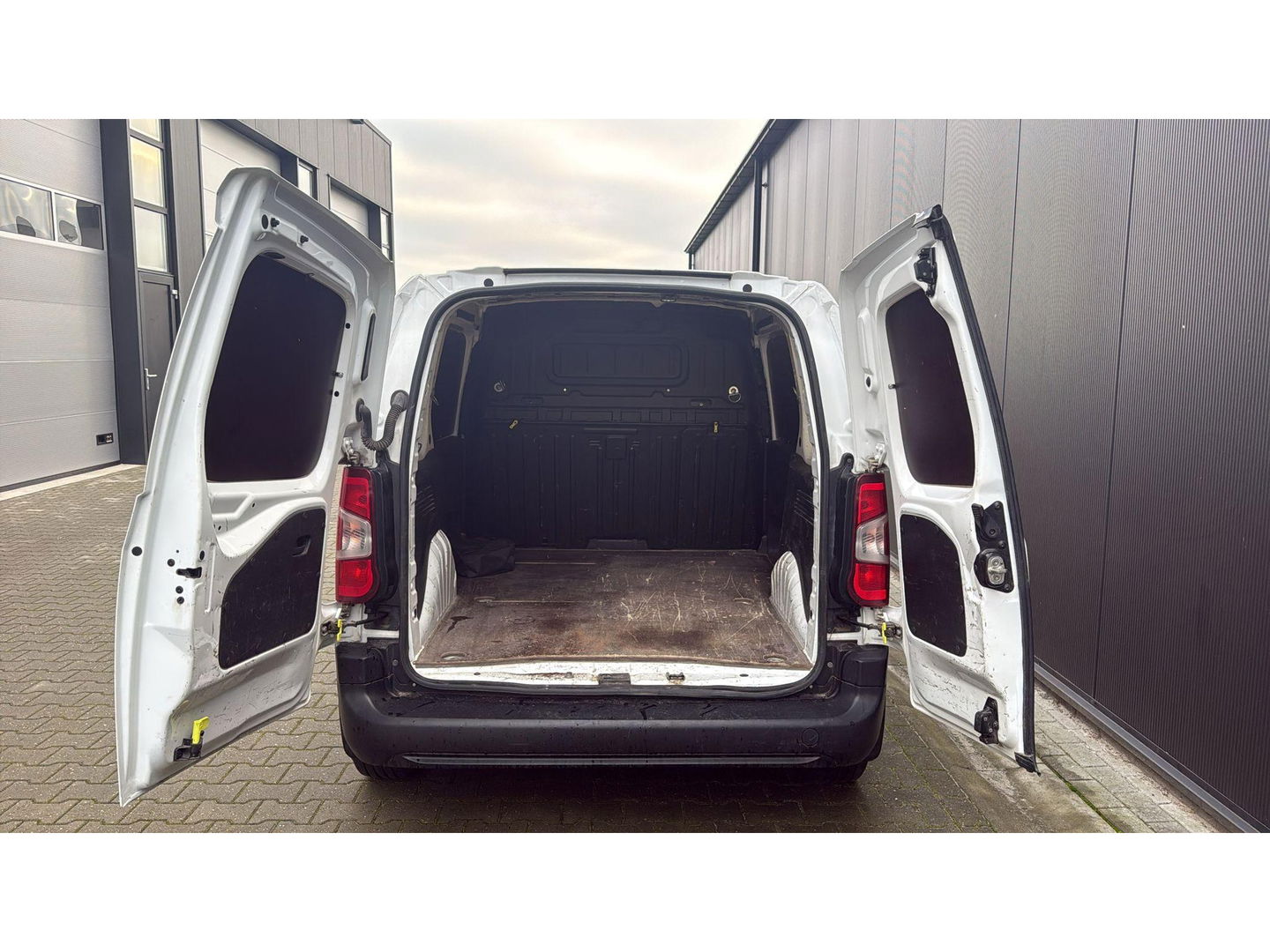 Peugeot Partner 1.2 Airco 3 Persoons Dealer onderhouden