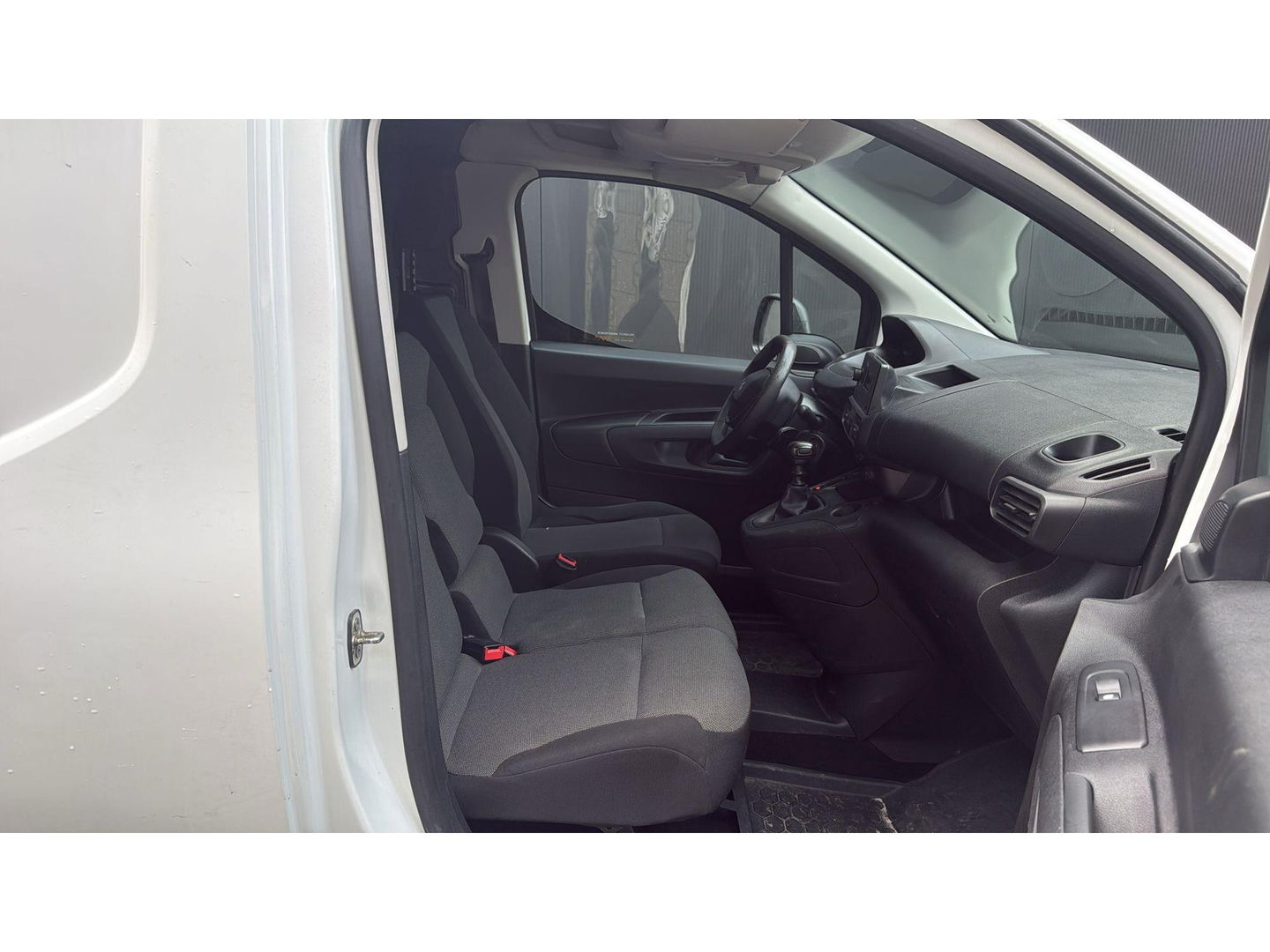 Peugeot Partner 1.2 Airco 3 Persoons Dealer onderhouden