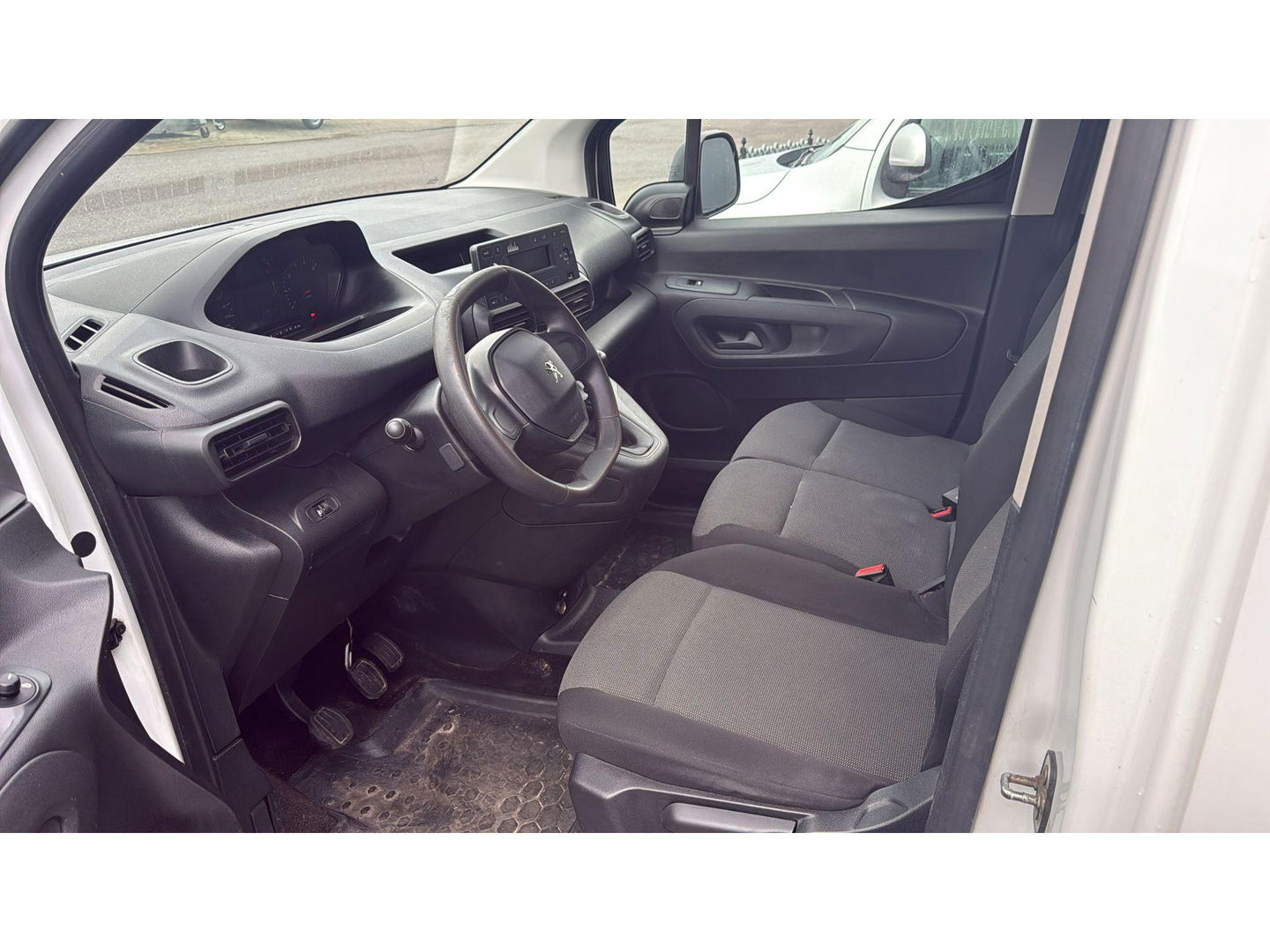 Peugeot Partner 1.2 Airco 3 Persoons Dealer onderhouden