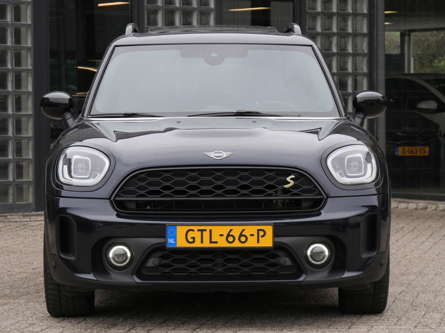 MINI Countryman COOPER S E/ PANORAMADAK/ LEER/ CAMERA/ ELEKT. KLEP/ SFEERVERLICHTING/ 12 MND GARANTIE