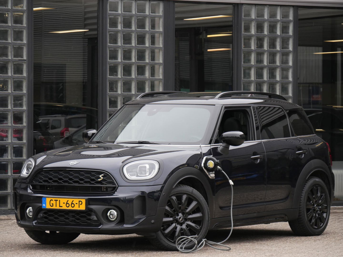 MINI Countryman COOPER S E/ PANORAMADAK/ LEER/ CAMERA/ ELEKT. KLEP/ SFEERVERLICHTING/ 12 MND GARANTIE