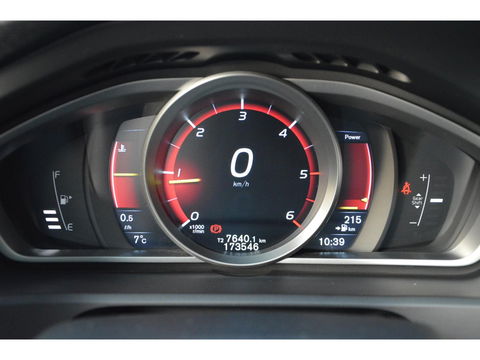 Volvo V40 2.0 D2 R-Design | Stoelverwarming | Parkeersensoren | Cruise Control | Bluetooth |