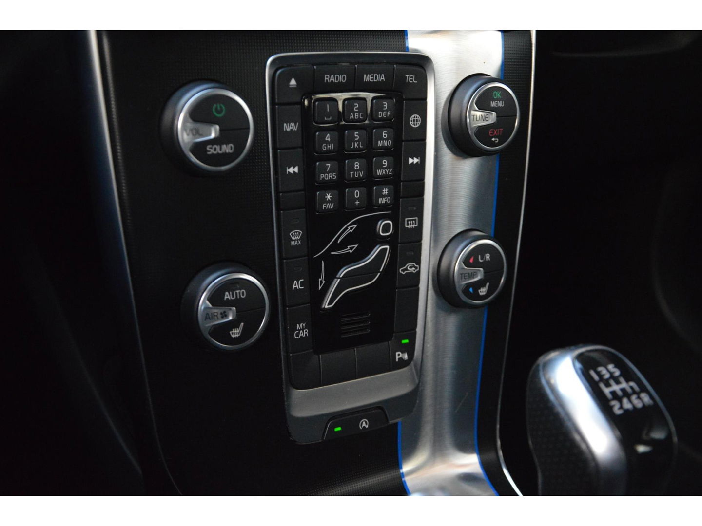 Volvo V40 2.0 D2 R-Design | Stoelverwarming | Parkeersensoren | Cruise Control | Bluetooth |