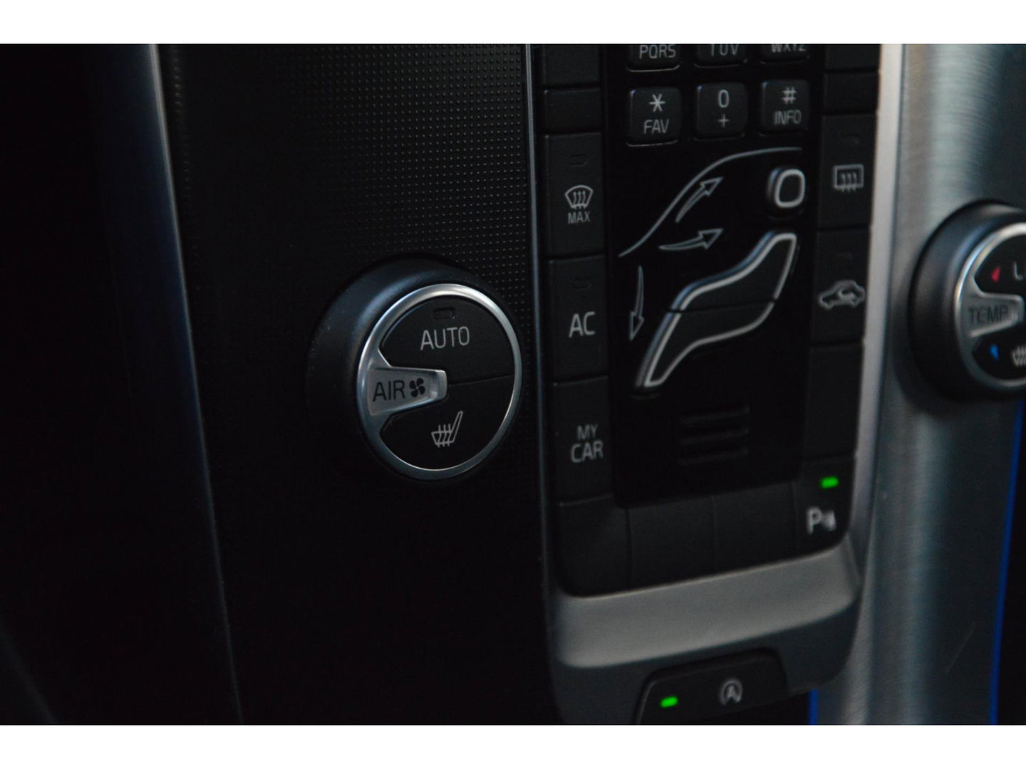 Volvo V40 2.0 D2 R-Design | Stoelverwarming | Parkeersensoren | Cruise Control | Bluetooth |