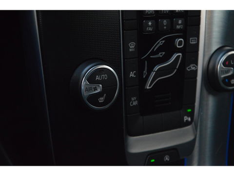 Volvo V40 2.0 D2 R-Design | Stoelverwarming | Parkeersensoren | Cruise Control | Bluetooth |