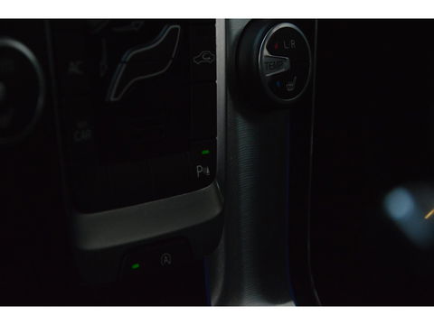 Volvo V40 2.0 D2 R-Design | Stoelverwarming | Parkeersensoren | Cruise Control | Bluetooth |