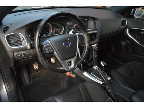 Volvo V40 2.0 D2 R-Design | Stoelverwarming | Parkeersensoren | Cruise Control | Bluetooth |