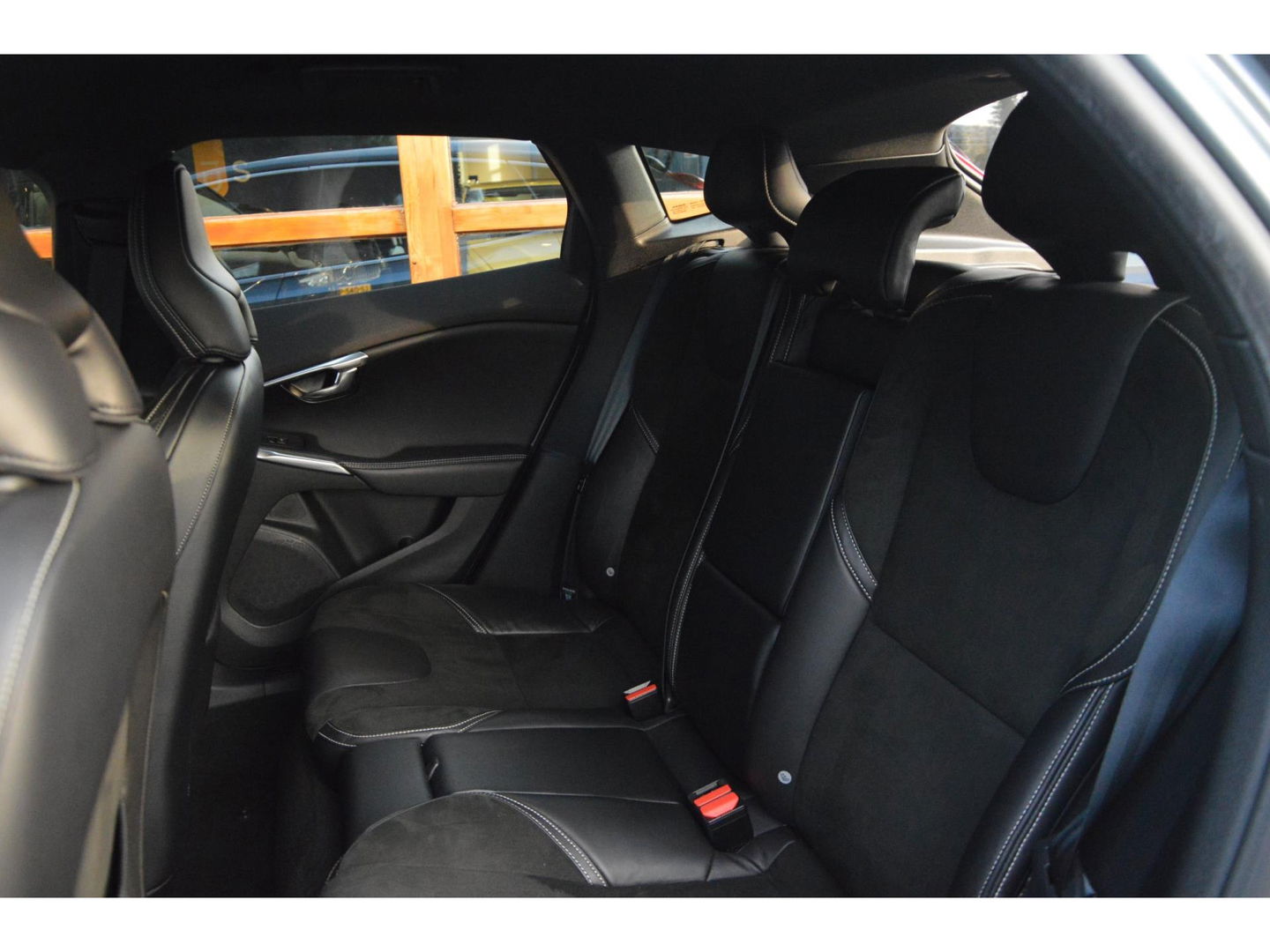 Volvo V40 2.0 D2 R-Design | Stoelverwarming | Parkeersensoren | Cruise Control | Bluetooth |