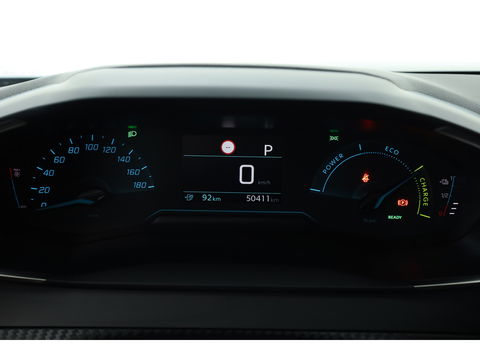 Peugeot e-2008 EV Allure Pack 50 kWh | Apple CarPlay & Android Auto | Clima | All Seasons | Cruise