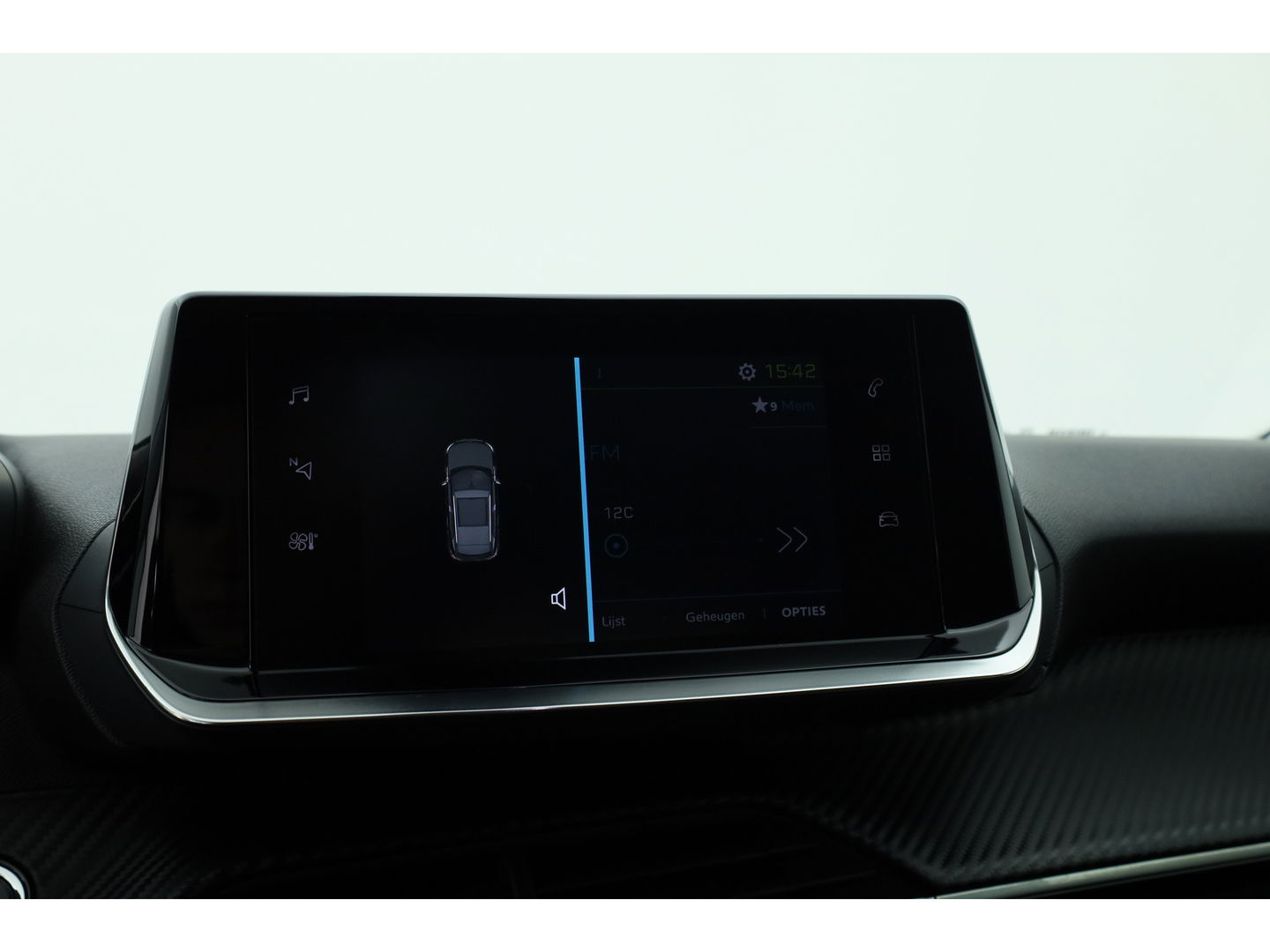 Peugeot e-2008 EV Allure Pack 50 kWh | Apple CarPlay & Android Auto | Clima | All Seasons | Cruise