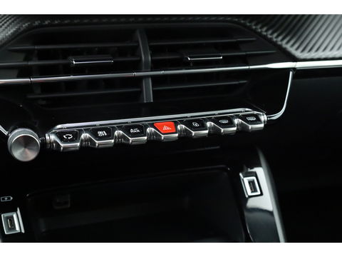 Peugeot e-2008 EV Allure Pack 50 kWh | Apple CarPlay & Android Auto | Clima | All Seasons | Cruise