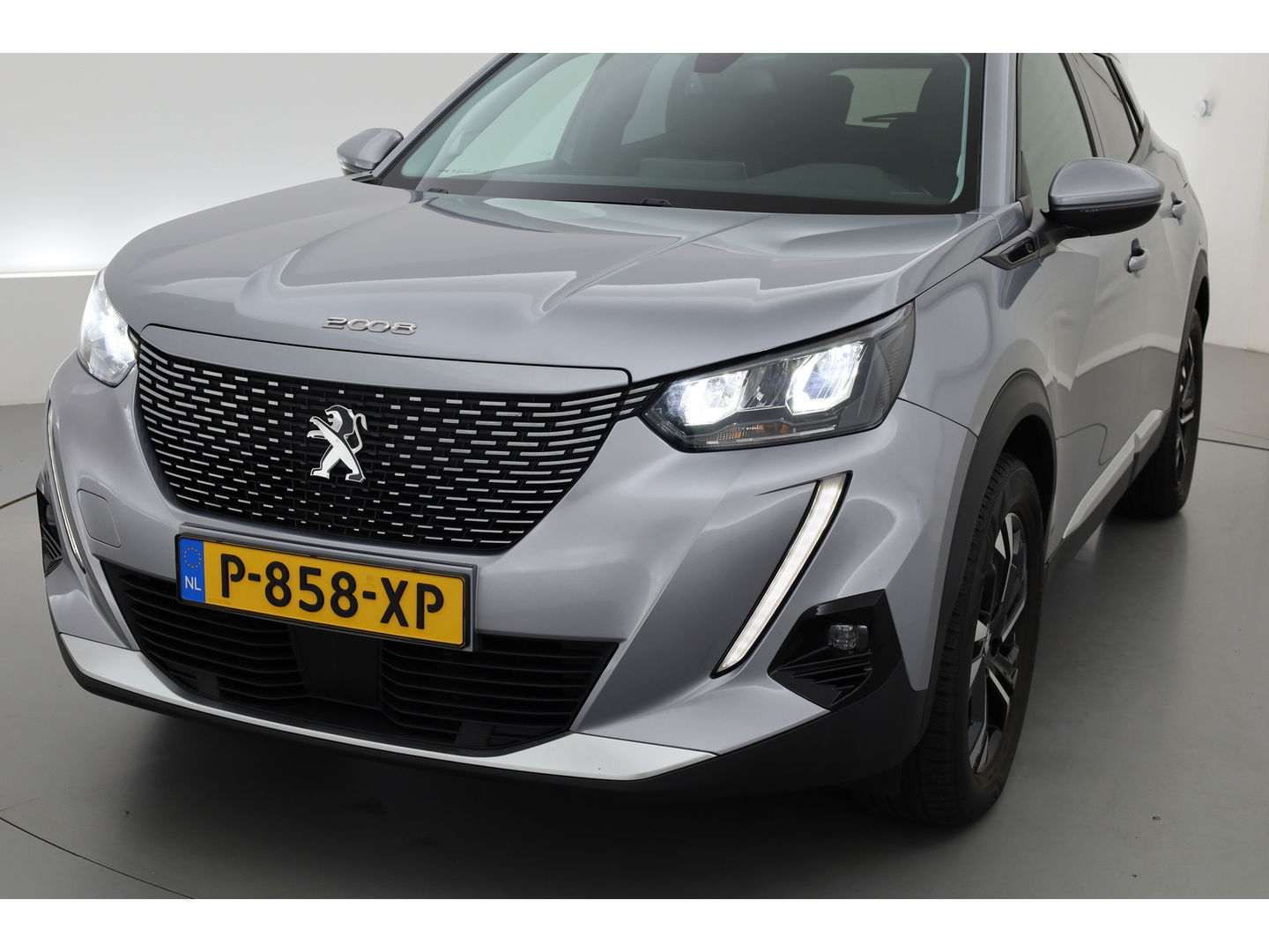 Peugeot e-2008 EV Allure Pack 50 kWh | Apple CarPlay & Android Auto | Clima | All Seasons | Cruise